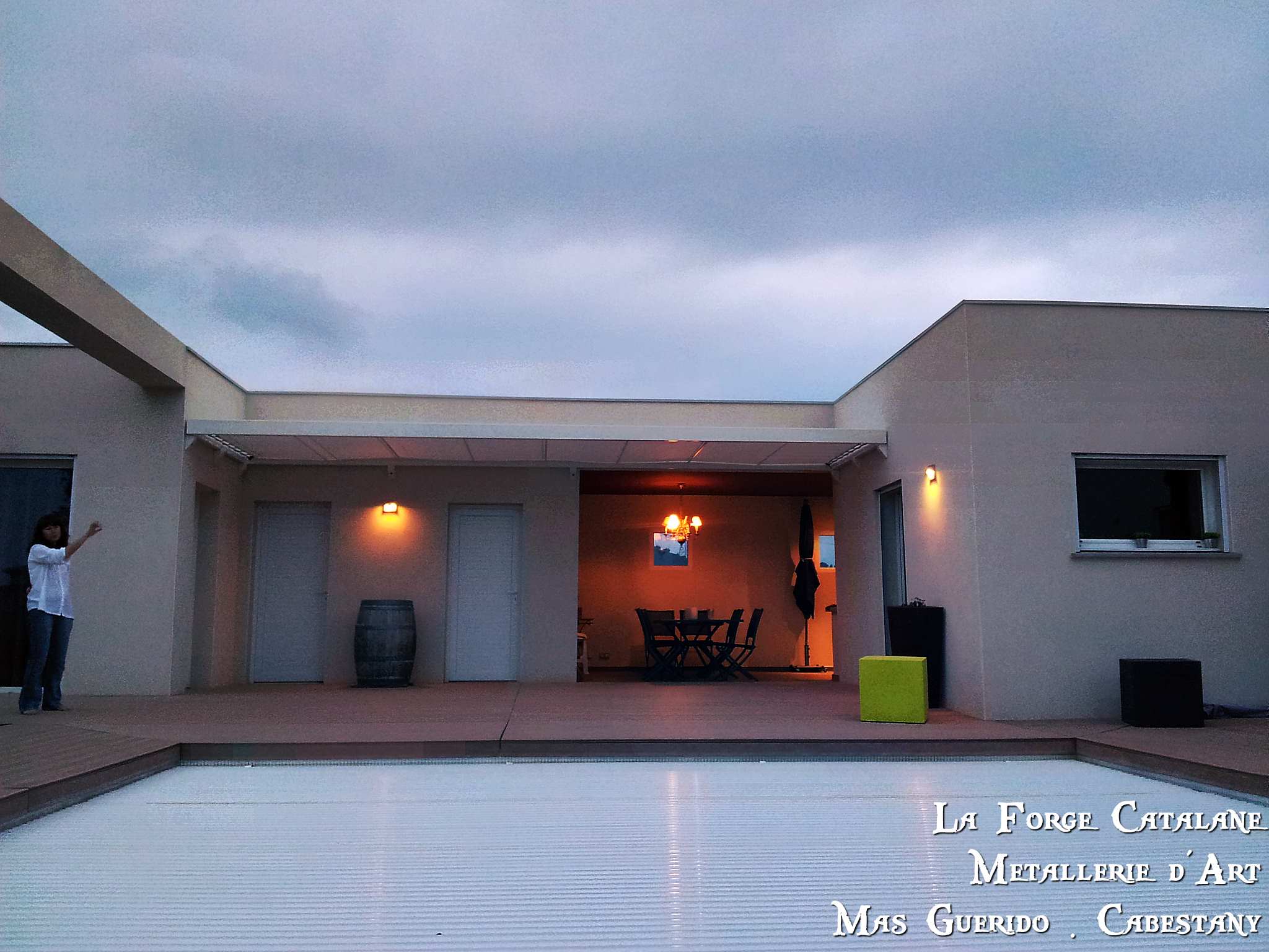 pergola moderne tube montage sur corbeaux avec bache SOLTIS fer Forge Catalane Cabestany (2).jpg